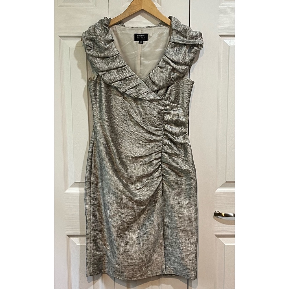Adrianna Papell Evening Soft Gold Lame Sleeveless Dress 10